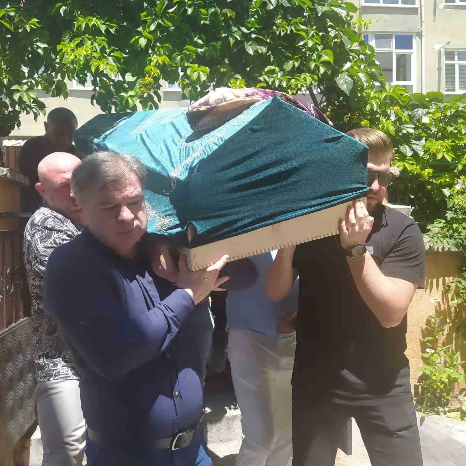 BALIKESİRSPOR ESKİ YÖNETİCİSİ EMEKLİ ASKER VE İŞADAMI SADETTİN AKBABA'NIN ANNESİ