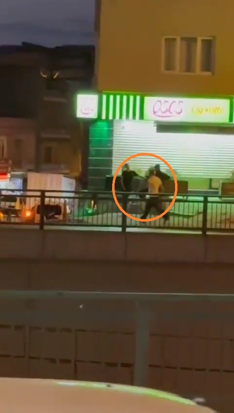 BURSA’DA ALACAK-VERECEK OLAYINDA SİLAHLAR KONUŞTU. 4 KİŞİ YARALANDI.