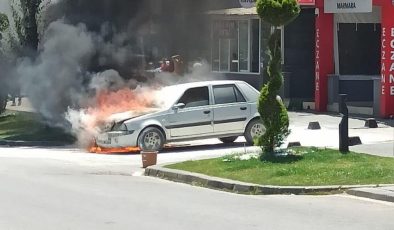 Alev alev yanan otomobilden atlayarak kurtuldu