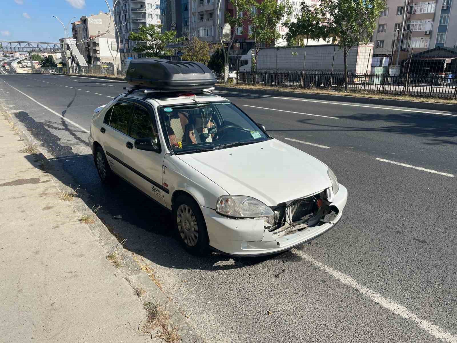 TEKİRDAĞ'IN KAPAKLI İLÇESİ BAHÇELİEVLER MAHALLESİ'NDE YOL KENARINDAN ANAYOLA ATLAYAN BAŞI