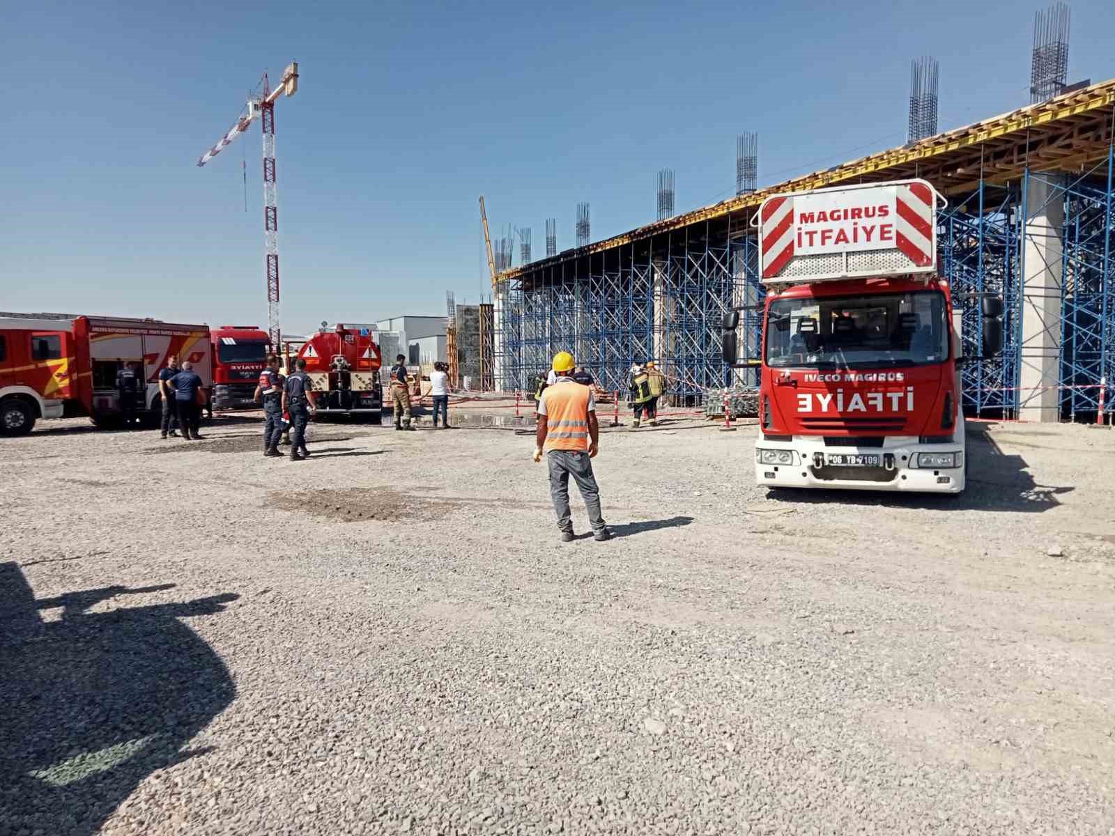 ANKARA'DA KORKUTAN İNŞAAT YANGINI
