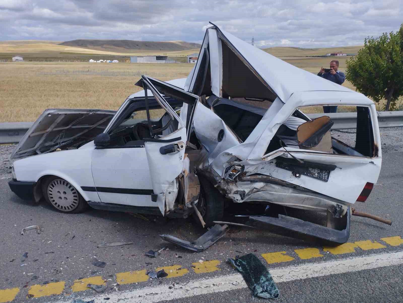 ANKARA-KONYA YOLUNDA BMW VE TOFAŞ MARKA ARAÇLAR BİRBİRİNE GİRDİ. TOFAŞ