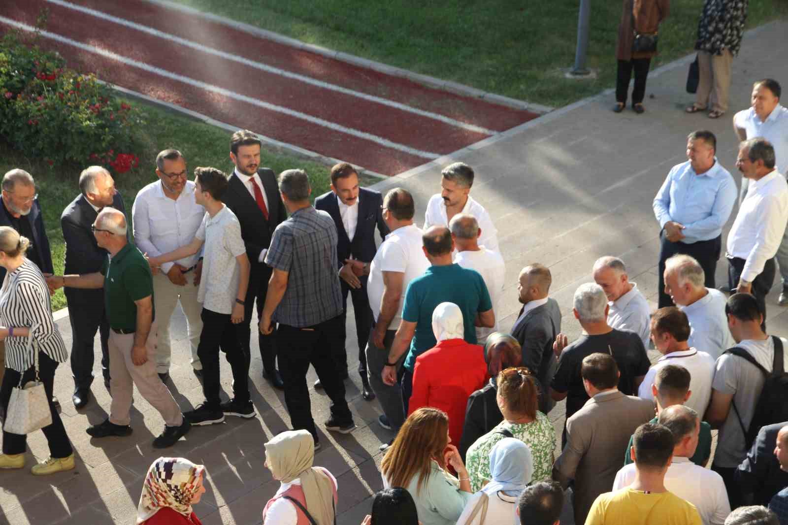 ANKARALILAR VE ANKARA’YA HİZMET EDENLER DERNEĞİ’NDE (AHİD) GELENEKSEL BAYRAMLAŞMA TÖRENİ