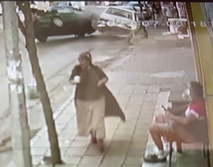 ANNE VE KIZI EMNİYET KEMERİ SAYESİNDE BU ARAÇTAN YARA ALMADAN