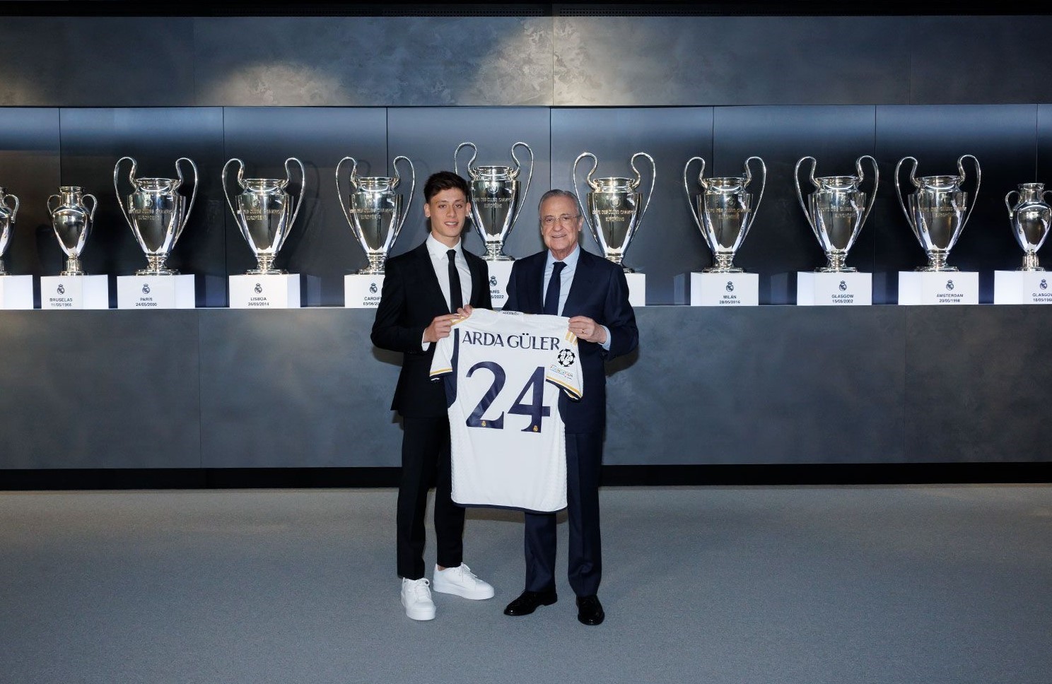 REAL MADRİD’İN, FENERBAHÇE’DEN KADROSUNA KATTIĞI GENÇ YILDIZ ARDA GÜLER, KENDİSİNİ