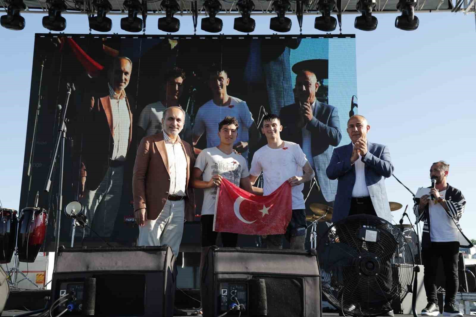 ARNAVUTKÖY BELEDİYESİ TARAFINDAN KABOTAJ BAYRAMI NEDENİYLE KARABURUN LİMANI'NDA GERÇEKLEŞTİRİLEN ETKİNLİKLER