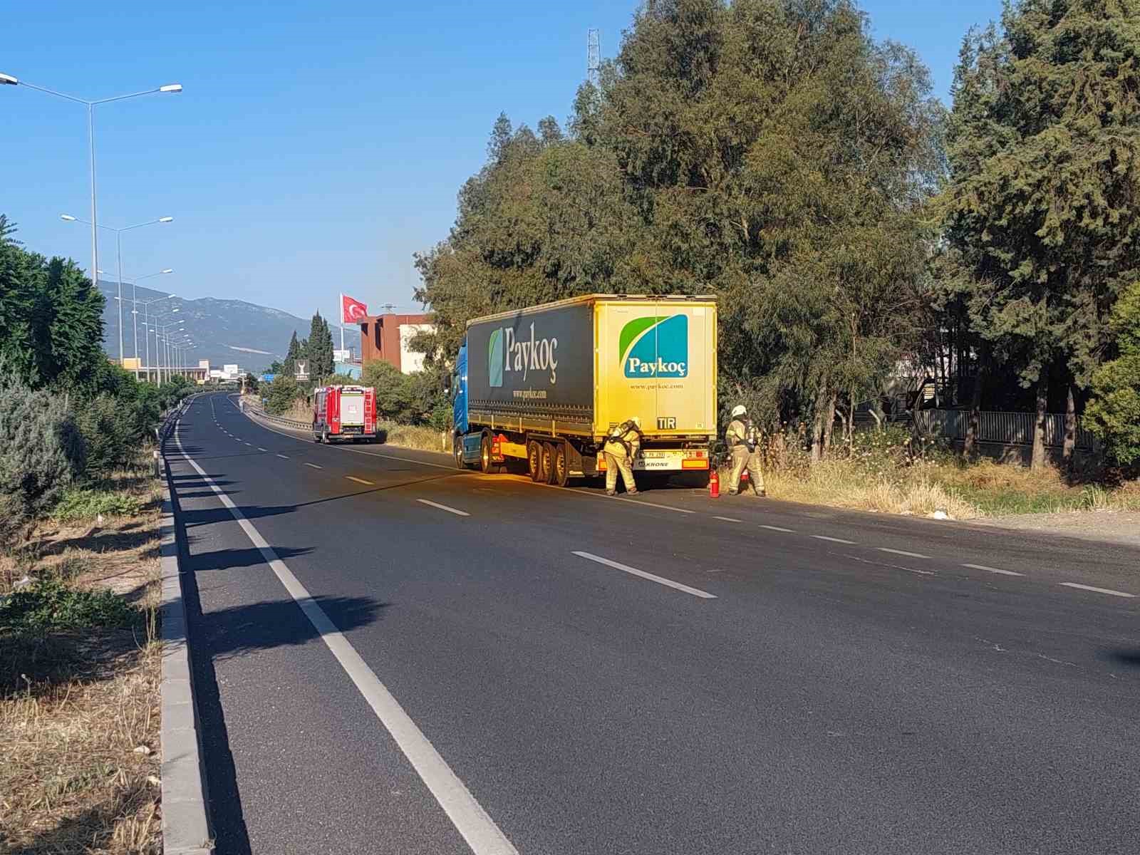 KEMALPAŞA'DA ASİT YÜKLÜ TIRDA SIZINTI PANİĞİ