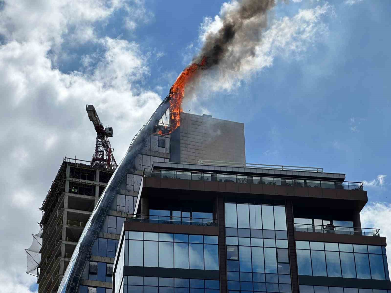 ATAŞEHİR’DE İŞ MERKEZİ OLARAK KULLANILAN AKTİF HAN PLAZA İSİMLİ 17