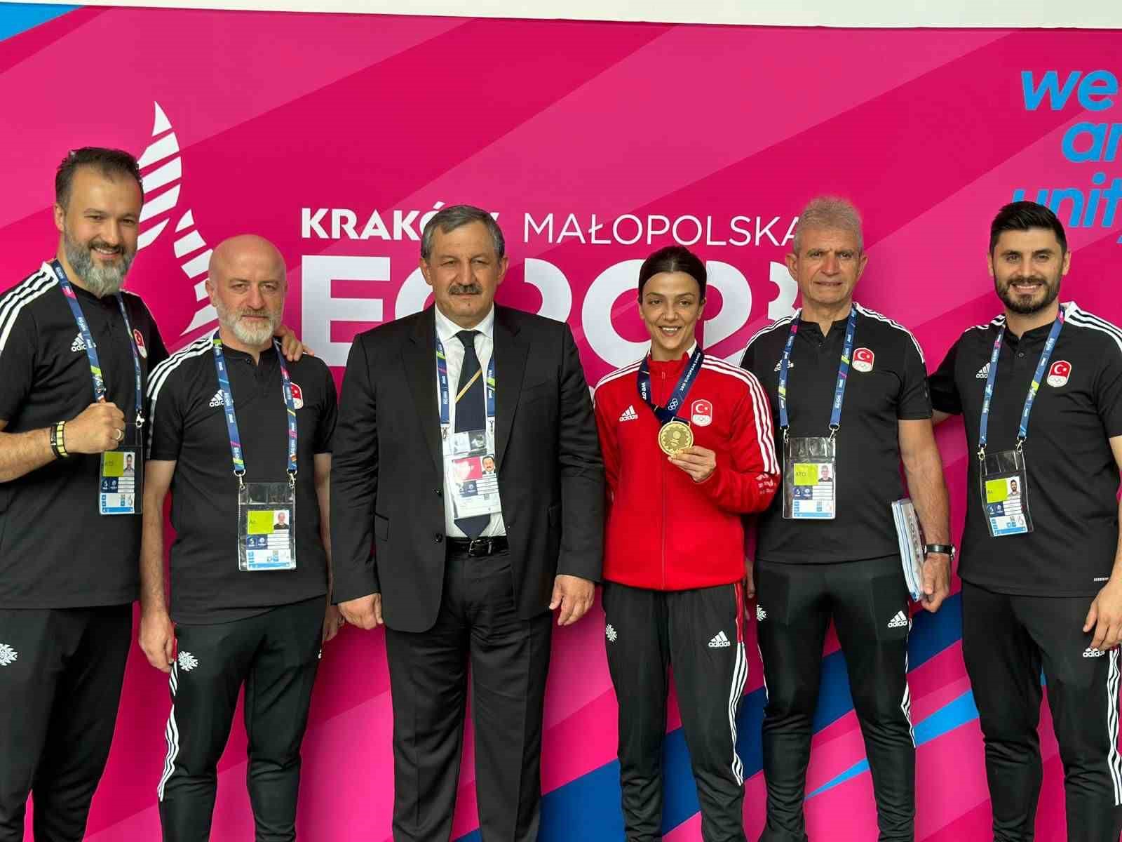 KARİYERİNDE ÇOK SAYIDA ŞAMPİYONLUĞU BULUNAN BAĞCILAR BELEDİYESİ SPORCUSU EMİNE ARSLAN,