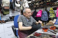 50 YILDIR AYAKKABI TAMİRCİSİ OLAN ZEKERİYA GÜVEN,