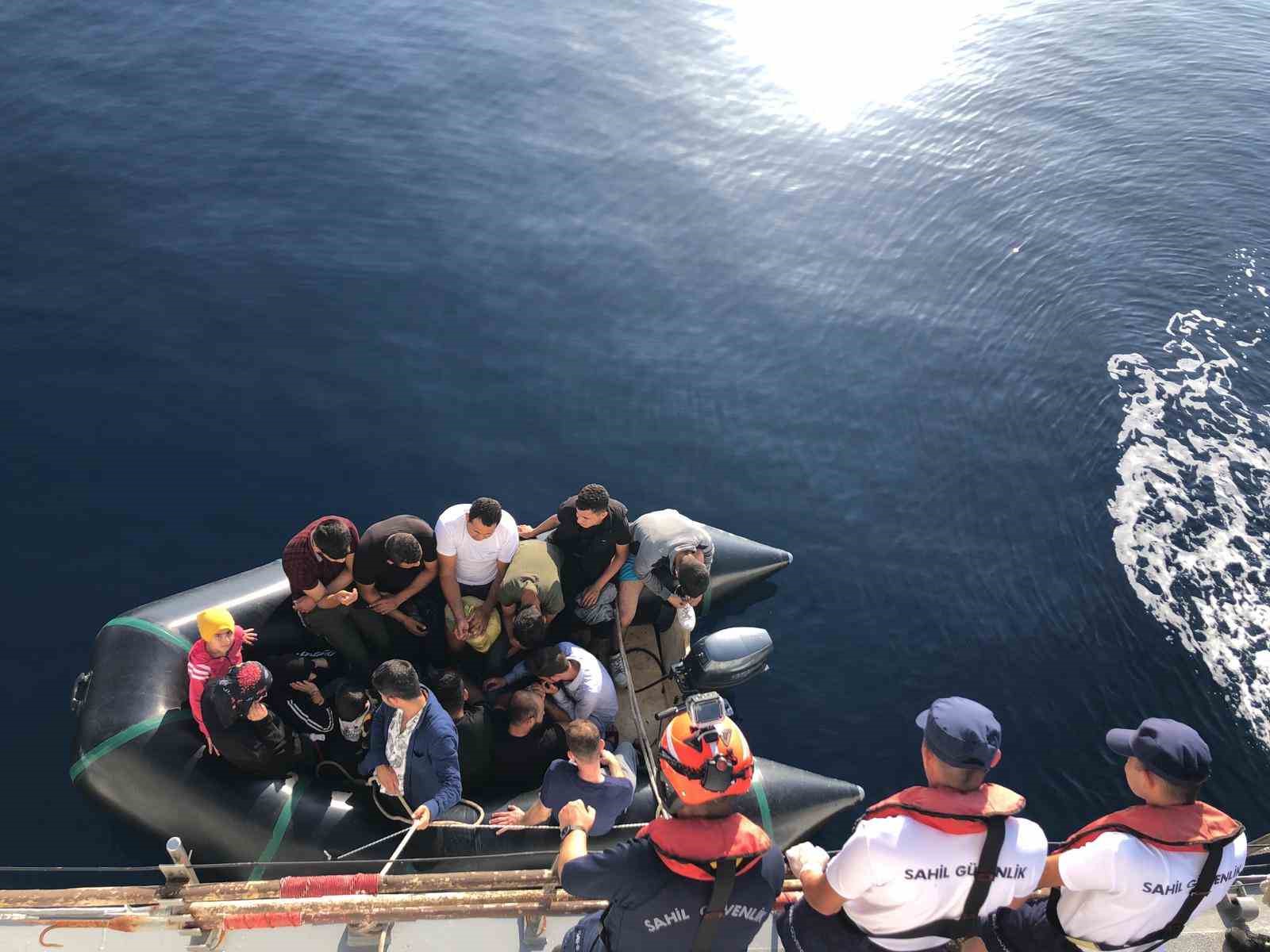 BALIKESİR’İN AYVALIK İLÇESİ AÇIKLARINDA YUNANİSTAN’IN MİDİLLİ (LESVOS) ADASINA YASA DIŞI
