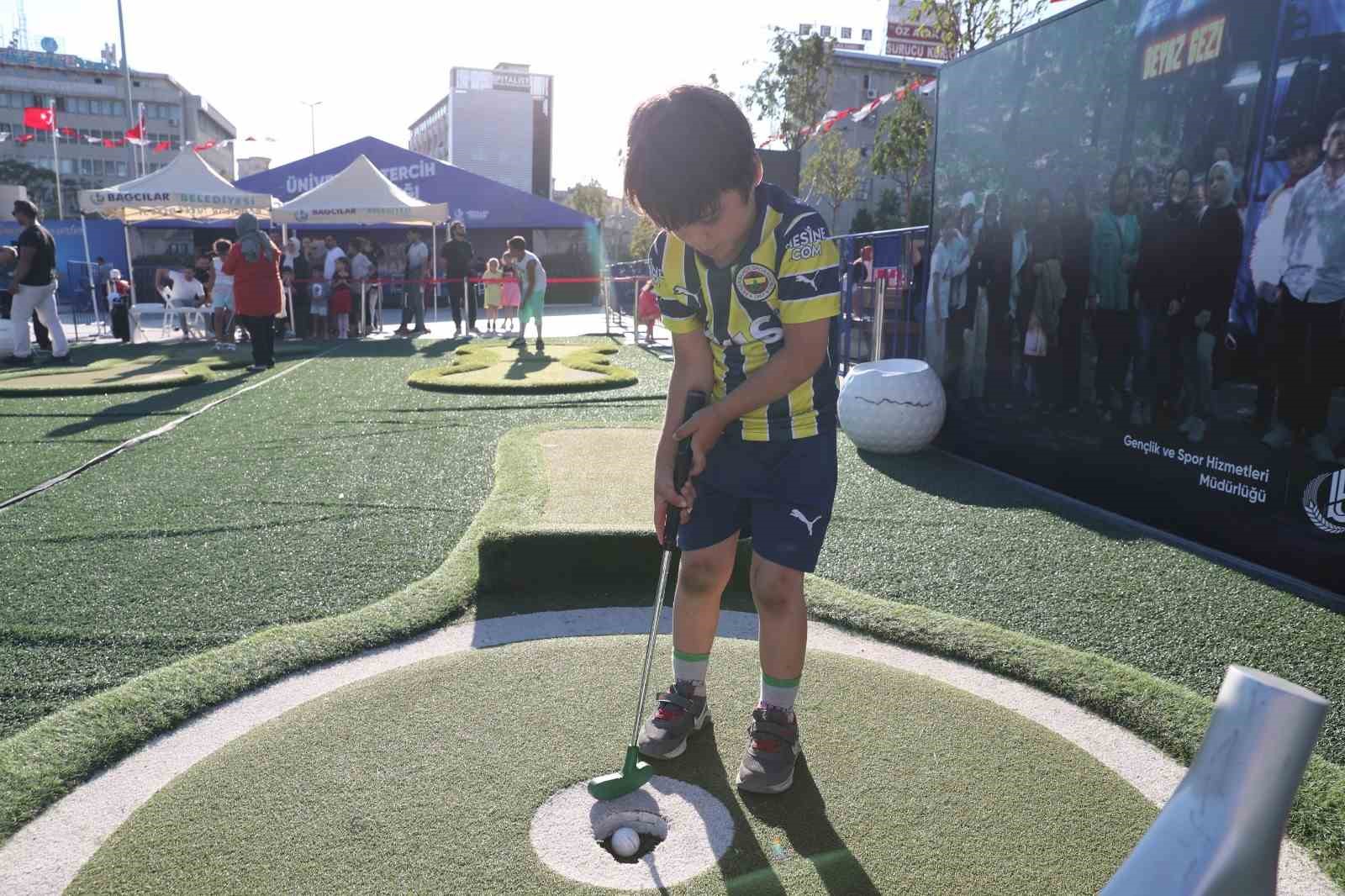 BAĞCILAR MEYDANI’NDA KURULAN ‘MİNİ GOLF ETKİNLİĞİ’ VATANDAŞLARIN YOĞUN İLGİSİYLE KARŞILANDI.