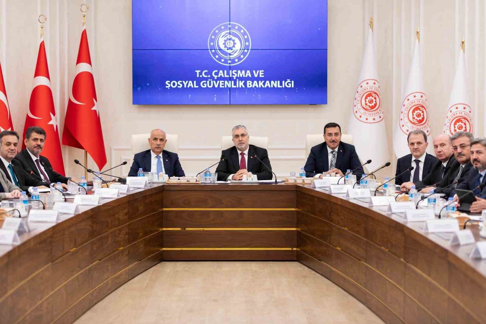 ÇALIŞMA VE SOSYAL GÜVENLİK BAKANI VEDAT IŞIKHAN, 6 ŞUBAT DEPREMLERİNDEN