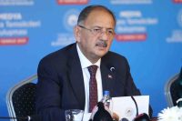 ÇEVRE, ŞEHİRCİLİK VE İKLİM DEĞİŞİKLİĞİ BAKANI MEHMET ÖZHASEKİ, BİR TARAFTAN