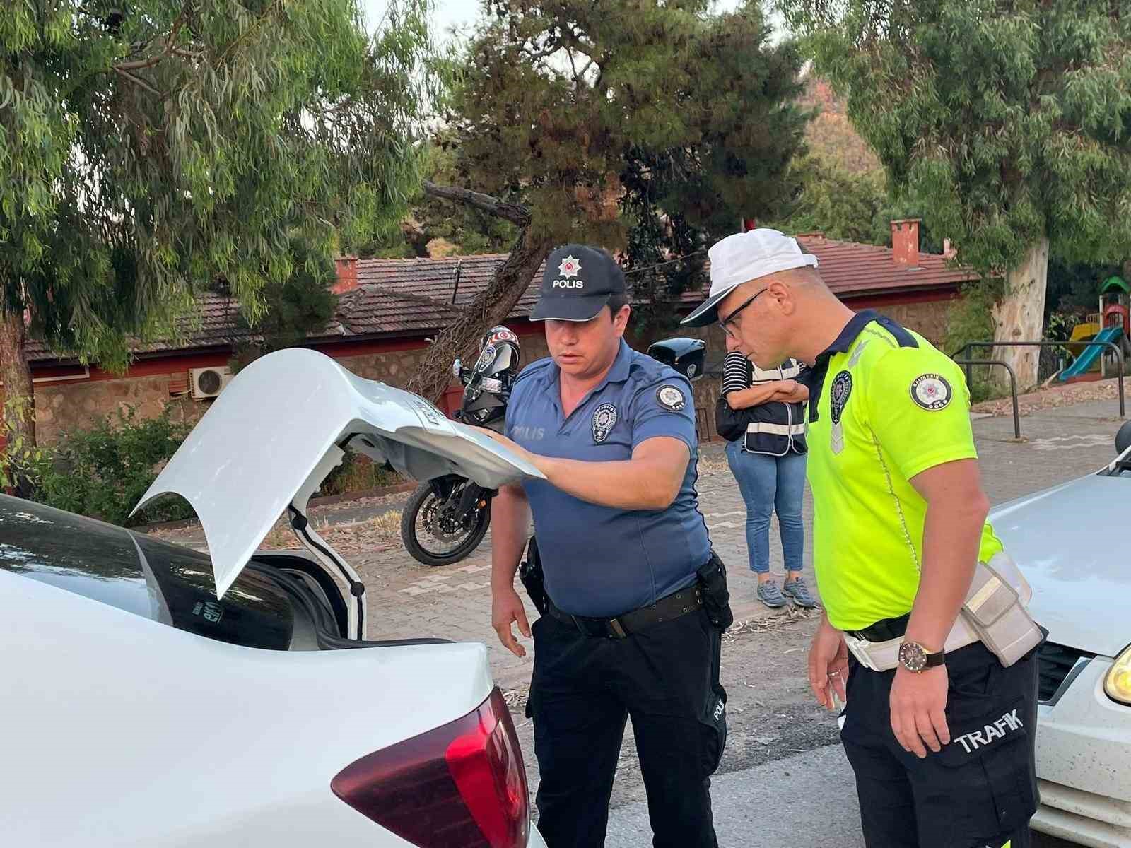 Balıkesir’de 291 şahsa ’Huzur’ operasyonu: 117 tutuklama BALIKESİR'DE 291 ŞAHSA 'HUZUR' OPERASYONU: 117 TUTUKLAMA
