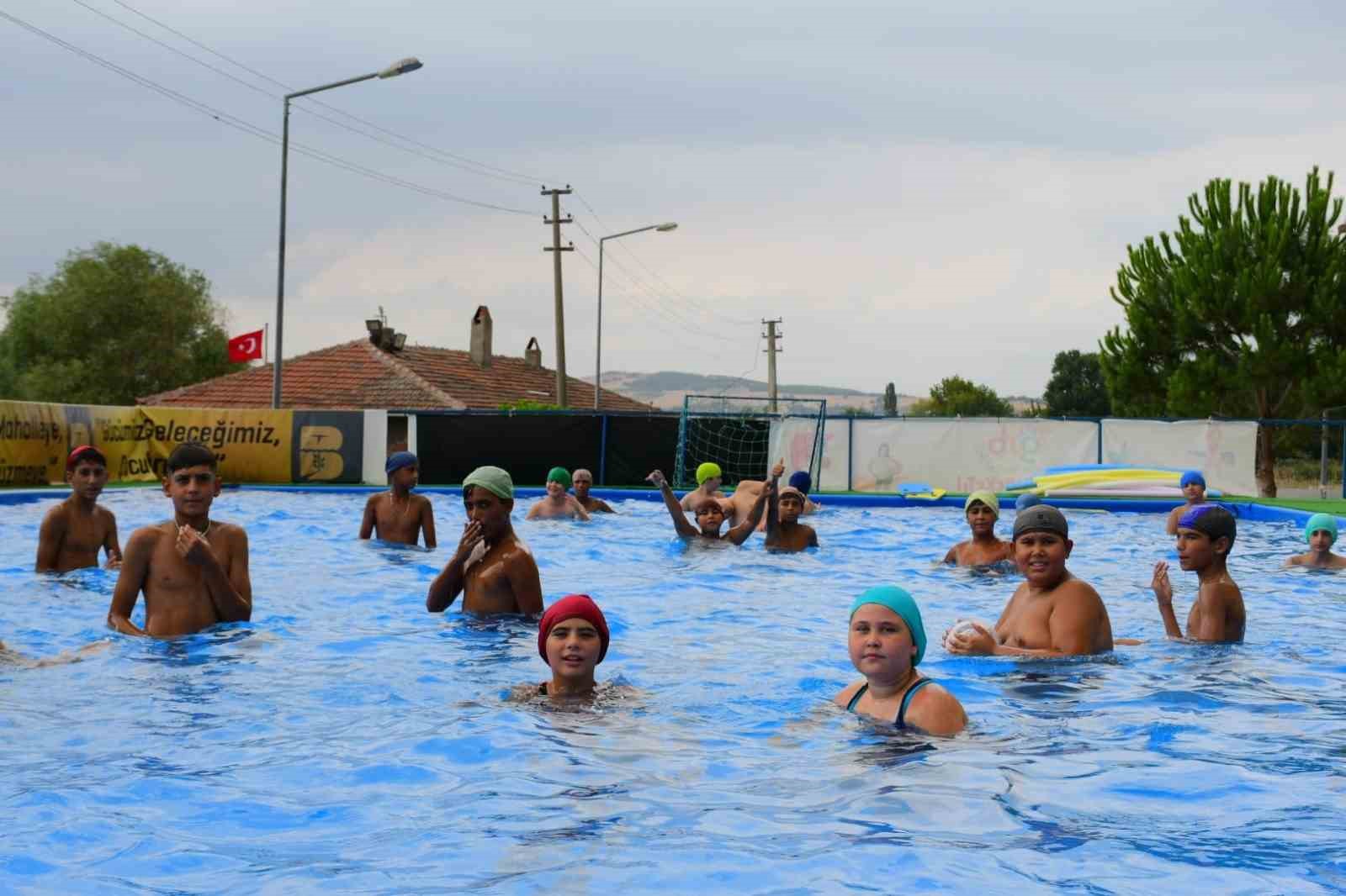 BALIKESİR'DE 9 BİN ÇOCUK YÜZME ÖĞRENDİ