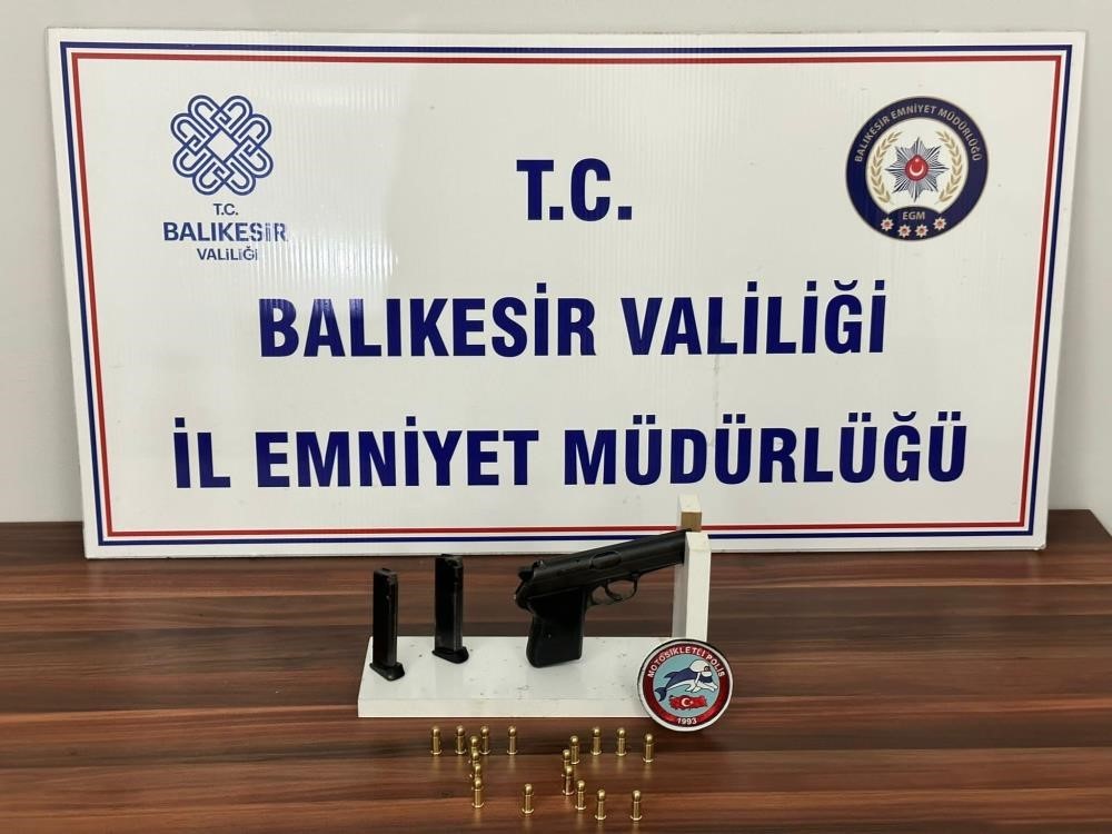 BALIKESİR'DE 42 ARANAN ŞAHSA GÖZALTI