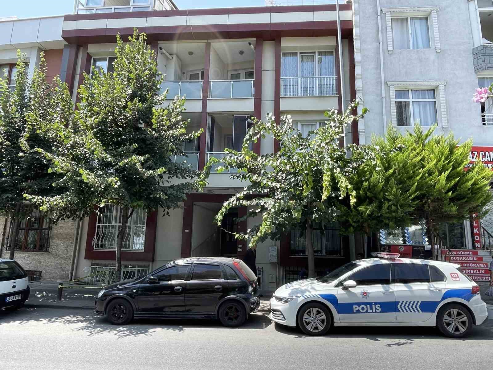 İSTANBUL KÜÇÜKÇEKMECE’DE DENGESİNİ KAYBEDEREK 3 KATLI BİNANIN 1. KATINDAN DÜŞEN