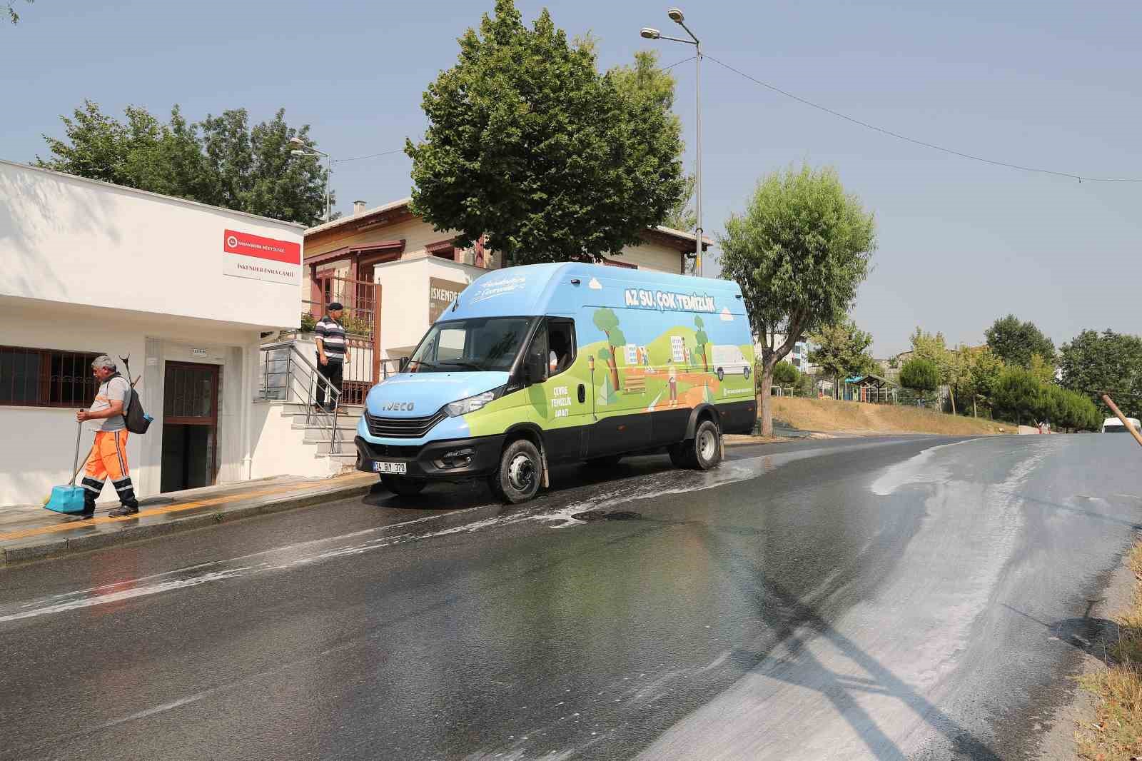 BAŞAKŞEHİR BELEDİYESİ, HİZMETE ALDIĞI YENİ YIKAMA ARACI İLE SU TASARRUFUNU