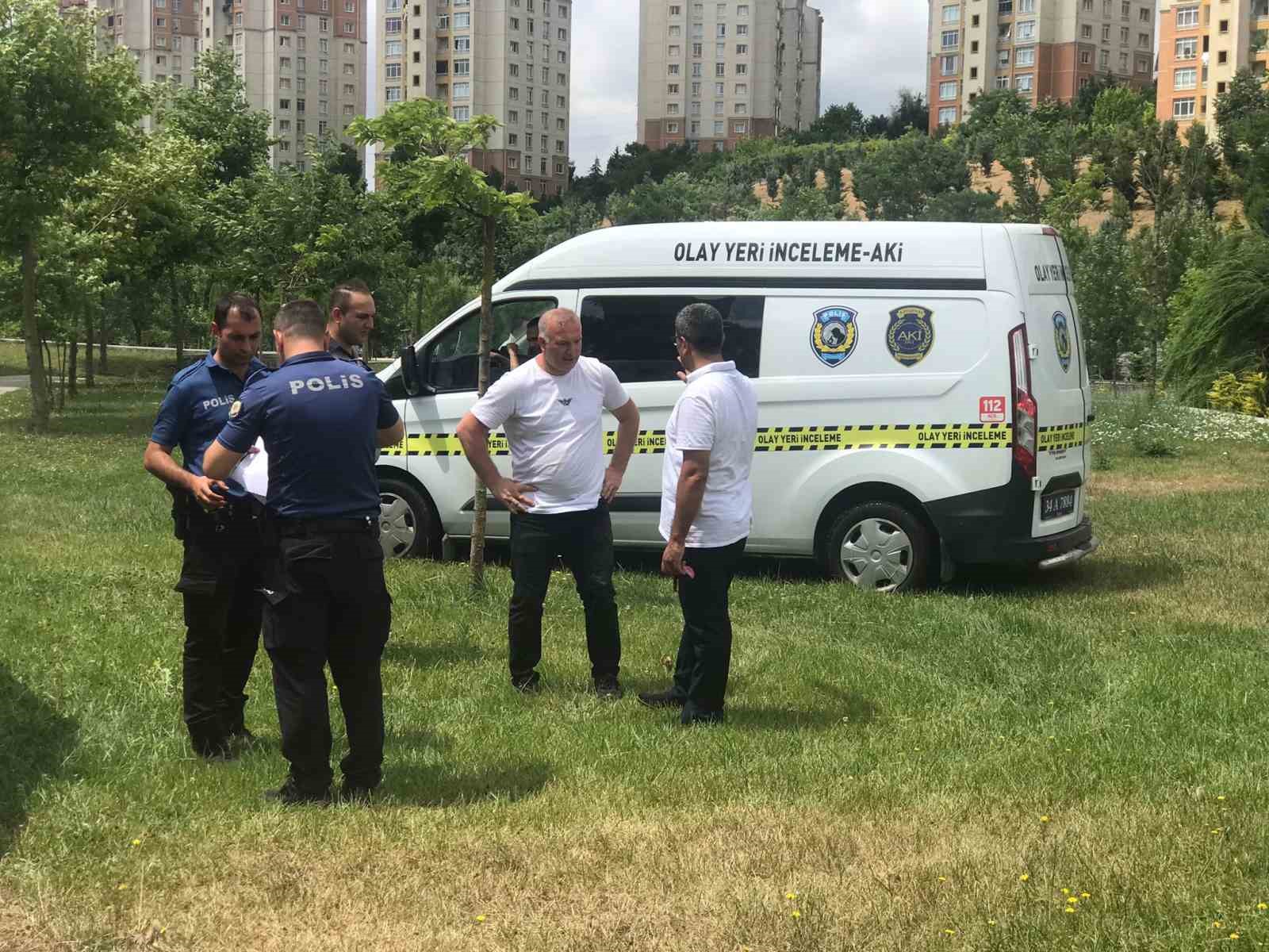 BAŞAKŞEHİR’DE 18 YAŞINDAKİ BİR KİŞİ PARKTA ÖLÜ BULUNDU. OLAY YERİ