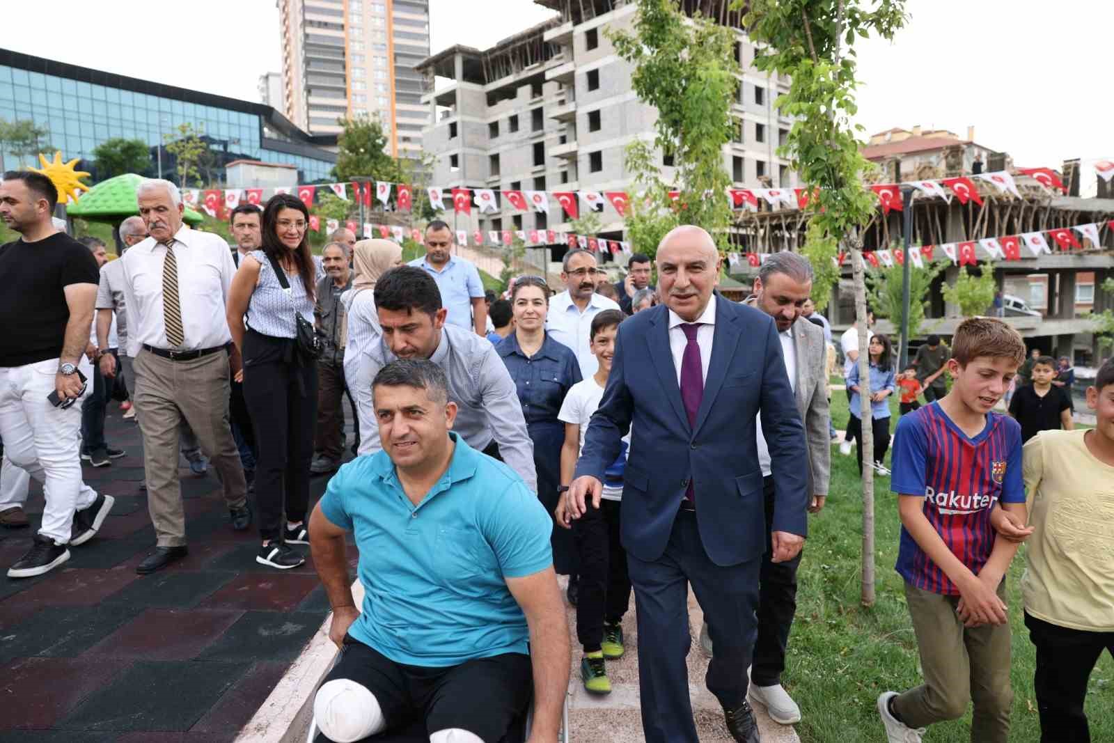 ANKARA’NIN KEÇİÖREN BELEDİYESİ TARAFINDAN İLÇEDEKİ KANUNİ MAHALLESİ’NE İNŞA EDİLEN PARKIN