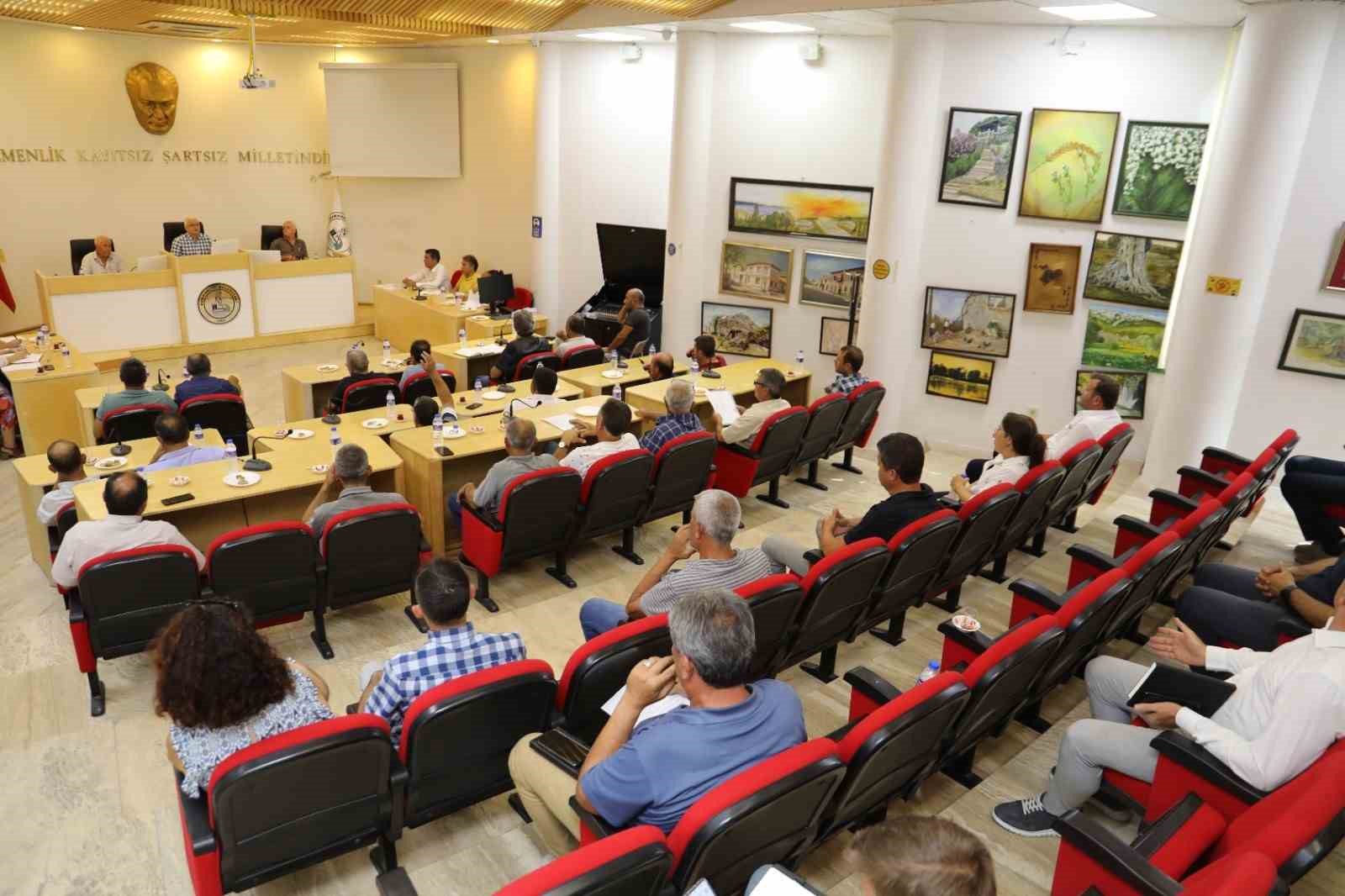 BALIKESİR’İN BURHANİYE BELEDİYE BAŞKANI ALİ KEMAL DEVECİLER MAHALLE MUHTARLARI İLE