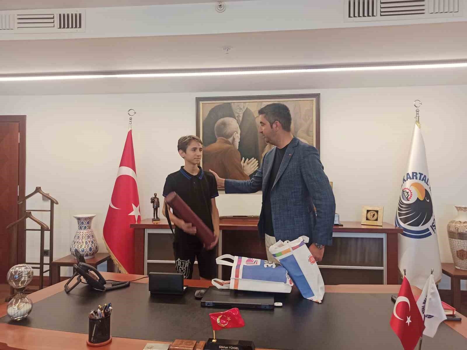 LİSELERE GEÇİŞ SİSTEMİ'NDE (LGS) TAM PUAN ALARAK TÜRKİYE BİRİNCİSİ OLAN