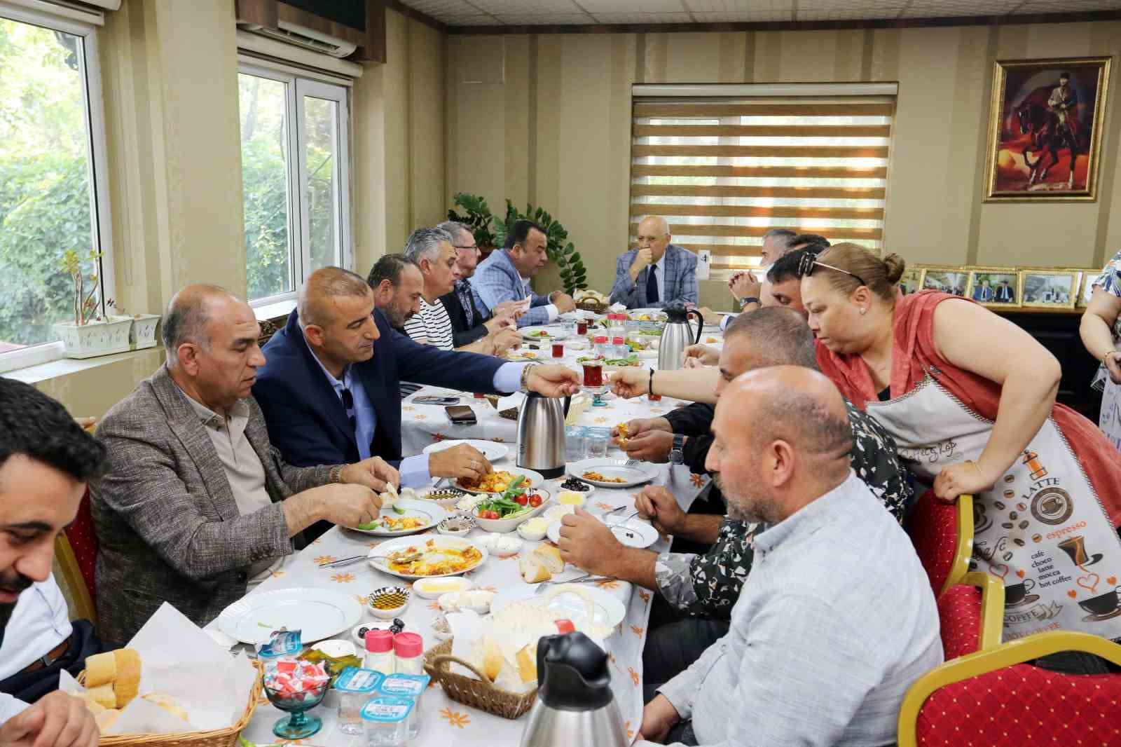 ANKARA YENİMAHALLE BELEDİYE BAŞKANI FETHİ YAŞAR, ANKARA TOPTANCI HALİ İÇERİSİNDE