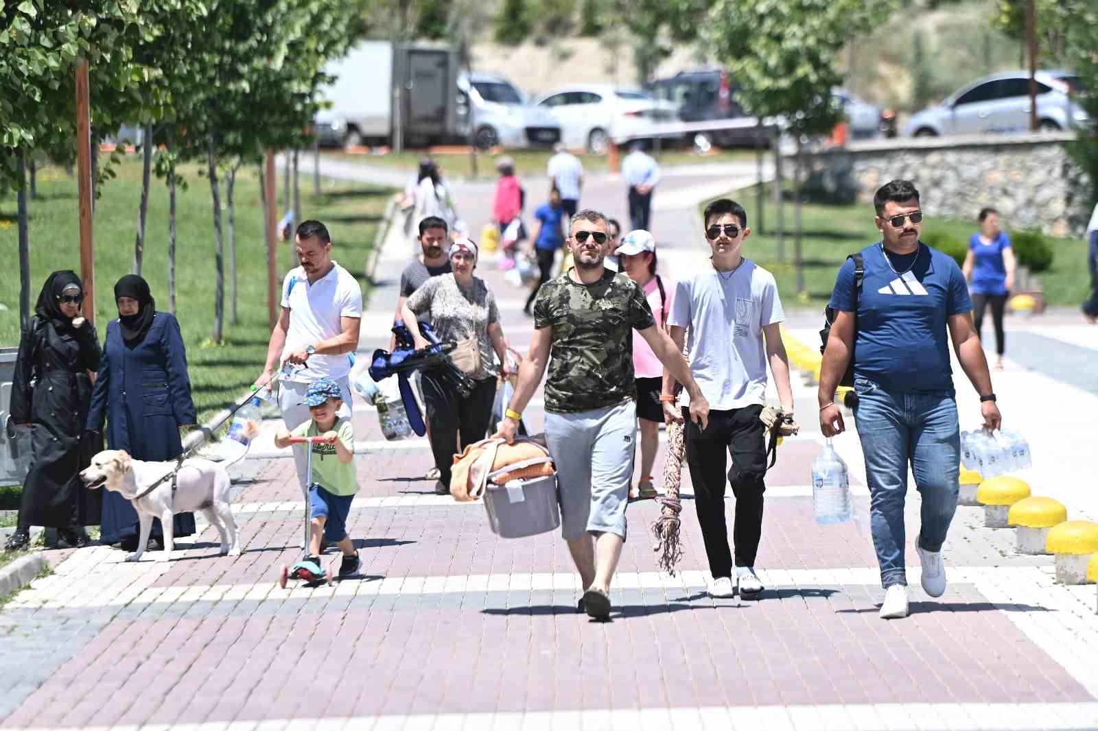 ANKARA’NIN İLK MİLLET BAHÇESİ ÜREĞİL MİLLET BAHÇESİ, BAYRAM TATİLİNDE TAM