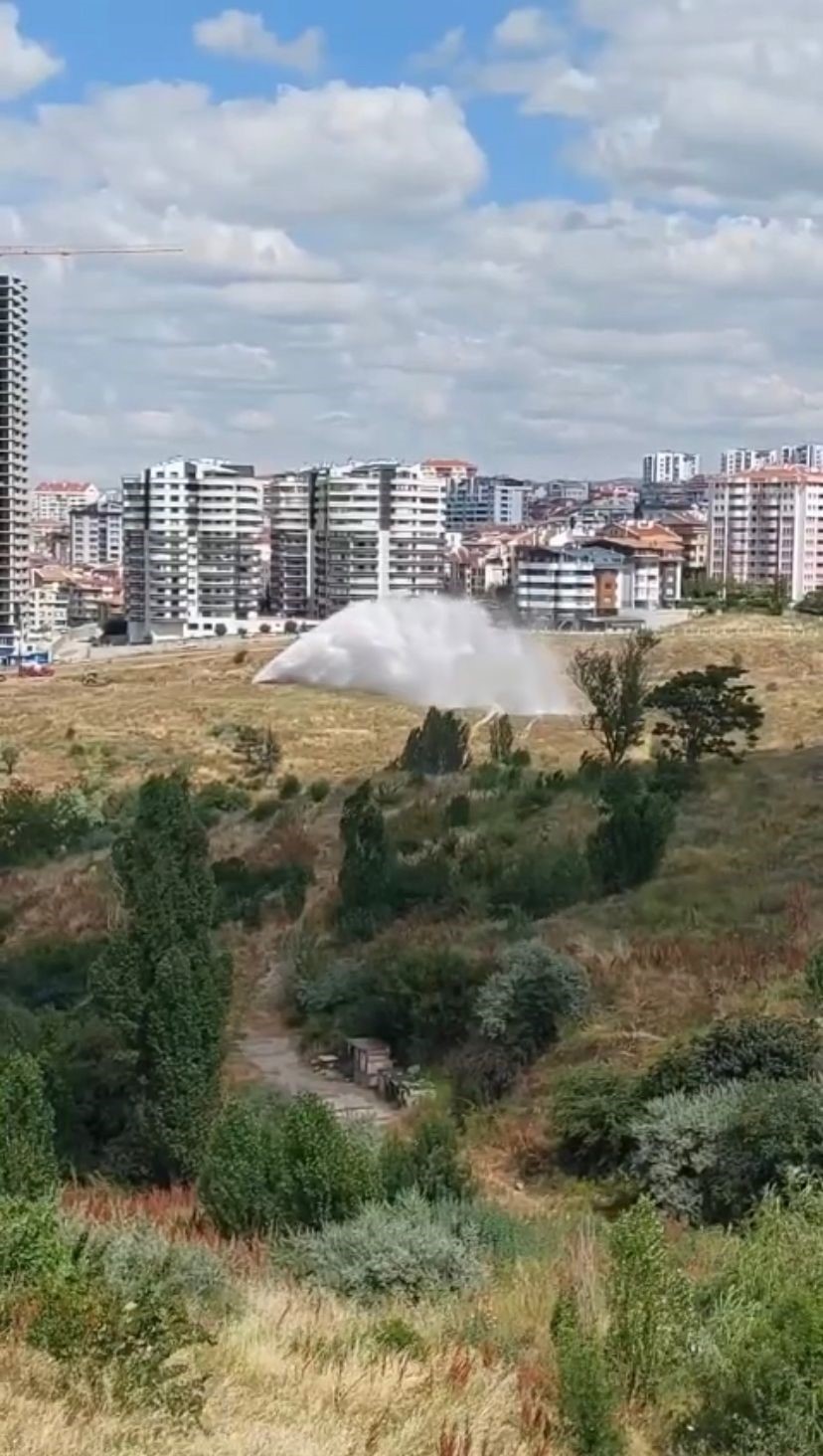 ANKARA’NIN ÇANKAYA İLÇESİNDE ANA SU HATTINDAKİ BİR BORUNUN PATLAMASI NEDENİYLE