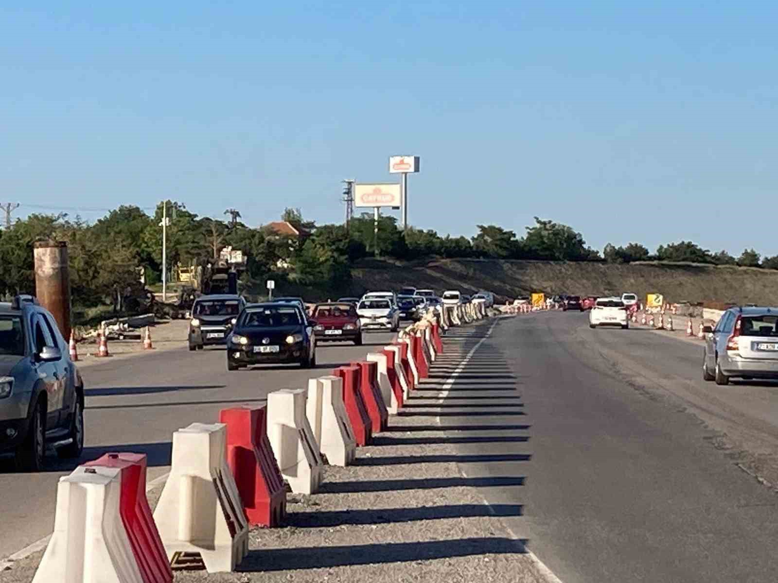 KURBAN BAYRAMI TATİLİNİ ŞEHİR DIŞINDA GEÇİREN VATANDAŞLARIN EVE DÖNÜŞ YOLCULUĞU