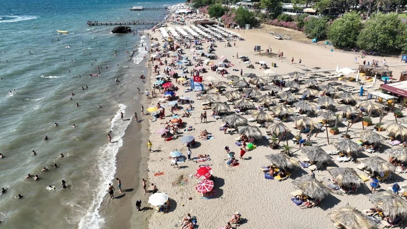 9 GÜN BAYRAM TATİLİNİ FIRSATA ÇEVİREN BİNLERCE TURİST BURHANİYE’YE AKIN