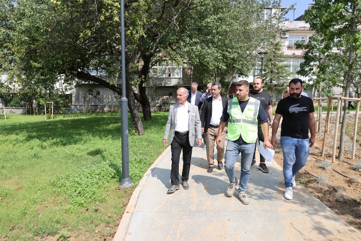 BAYRAMPAŞA BELEDİYE BAŞKANI ATİLA AYDINER, EKİBİYLE BİRLİKTE 45 BİN METREKARELİK