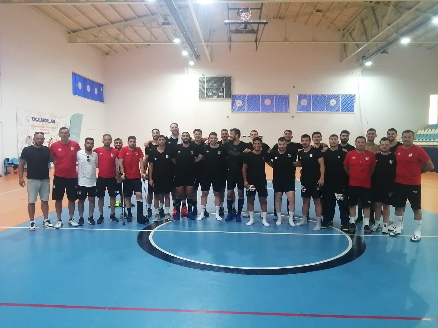 BEŞİKTAŞ HENTBOL TAKIMI, MURATLI ATATÜRK KAPALI SPOR SALONU'NDA ANTRENMAN SONRASI