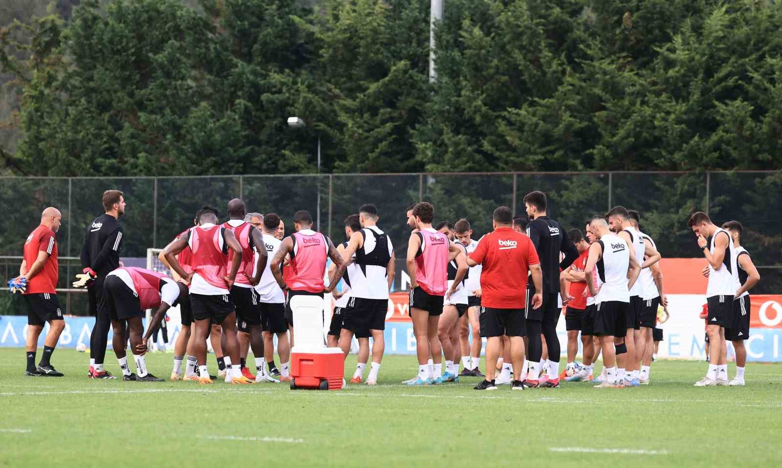 BEŞİKTAŞ, YENİ SEZON HAZIRLIKLARININ İSTANBUL ETABINI BU AKŞAM YAPTIĞI ANTRENMANLA