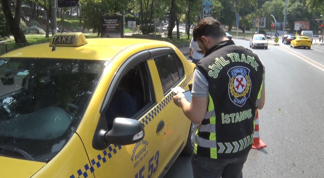 BEŞİKTAŞ’TA İSTANBUL EMNİYET MÜDÜRLÜĞÜNE BAĞLI TRAFİK POLİSLERİ TARAFINDAN TİCARİ TAKSİLERE