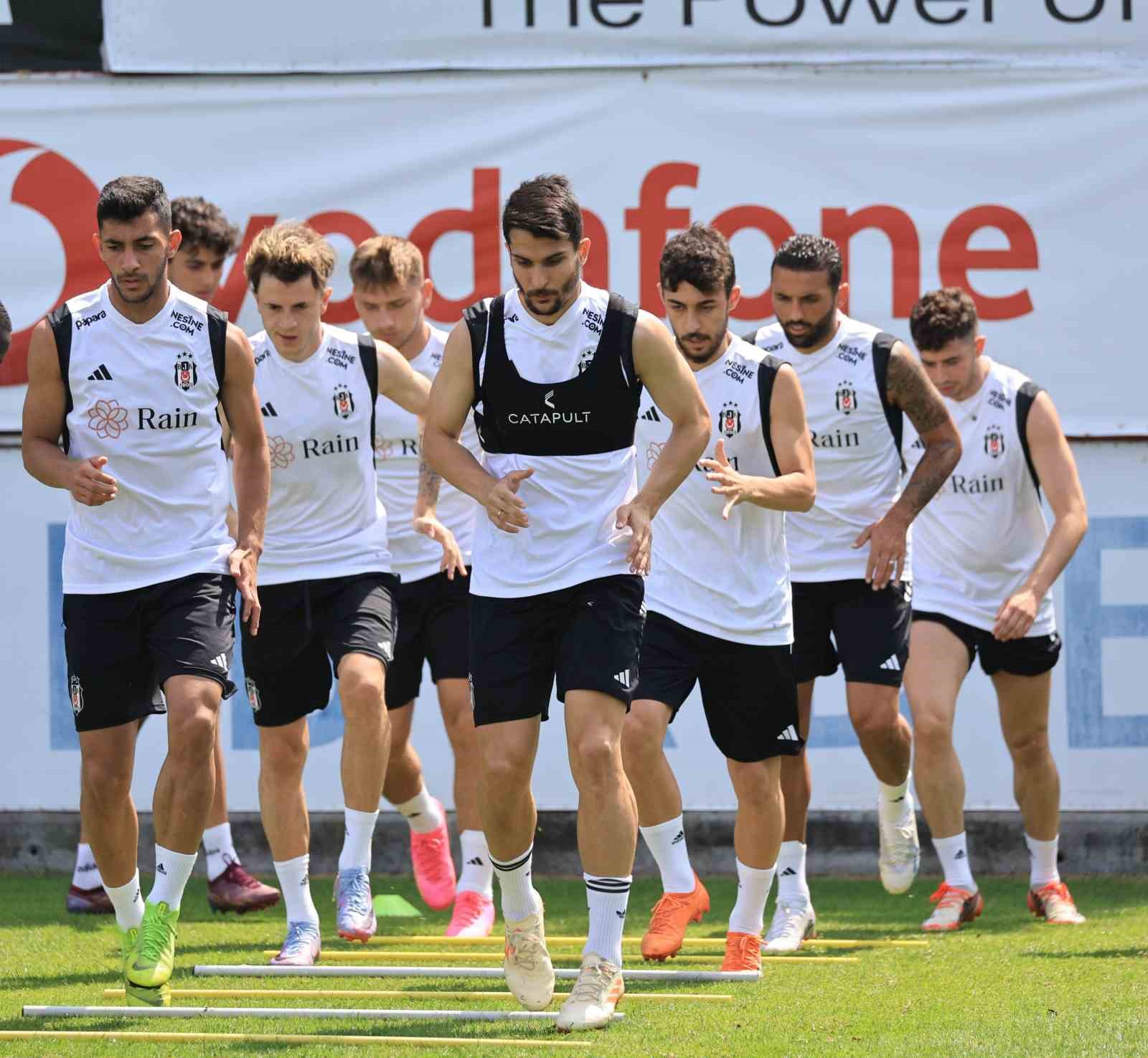 BEŞİKTAŞ, YENİ SEZON HAZIRLIKLARINA BUGÜN SABAH SAATLERİNDE YAPTIĞI ANTRENMANLA DEVAM