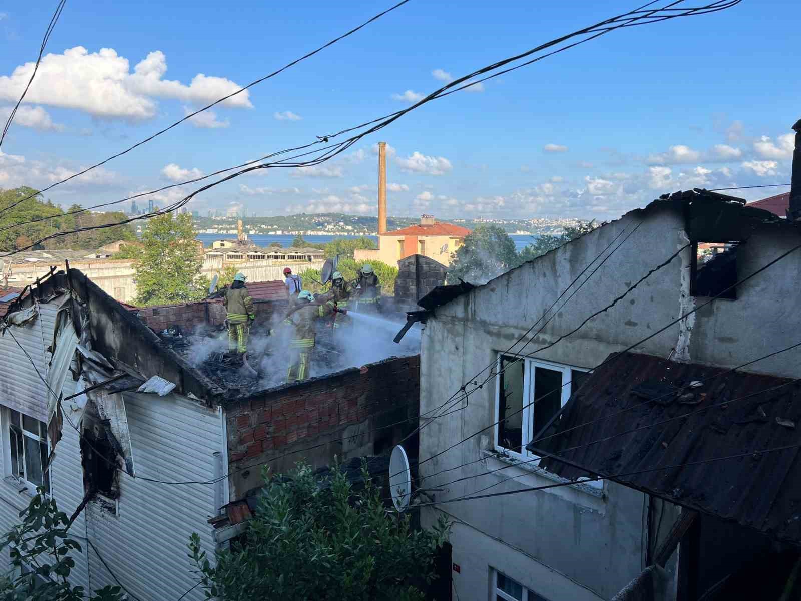BEYKOZ’DA İKİ KATLI BİR BİNANIN İKİNCİ KATINDA ÇIKAN YANGIN 