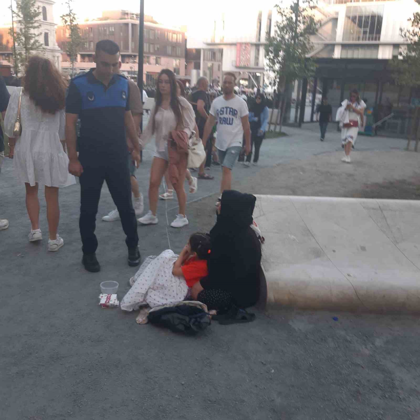 BEYOĞLU’NDA POLİS VE ZABITA EKİPLERİNİN DÜZENLEDİĞİ OPERASYONDA ARALARINDA ÇOCUKLARIN DA