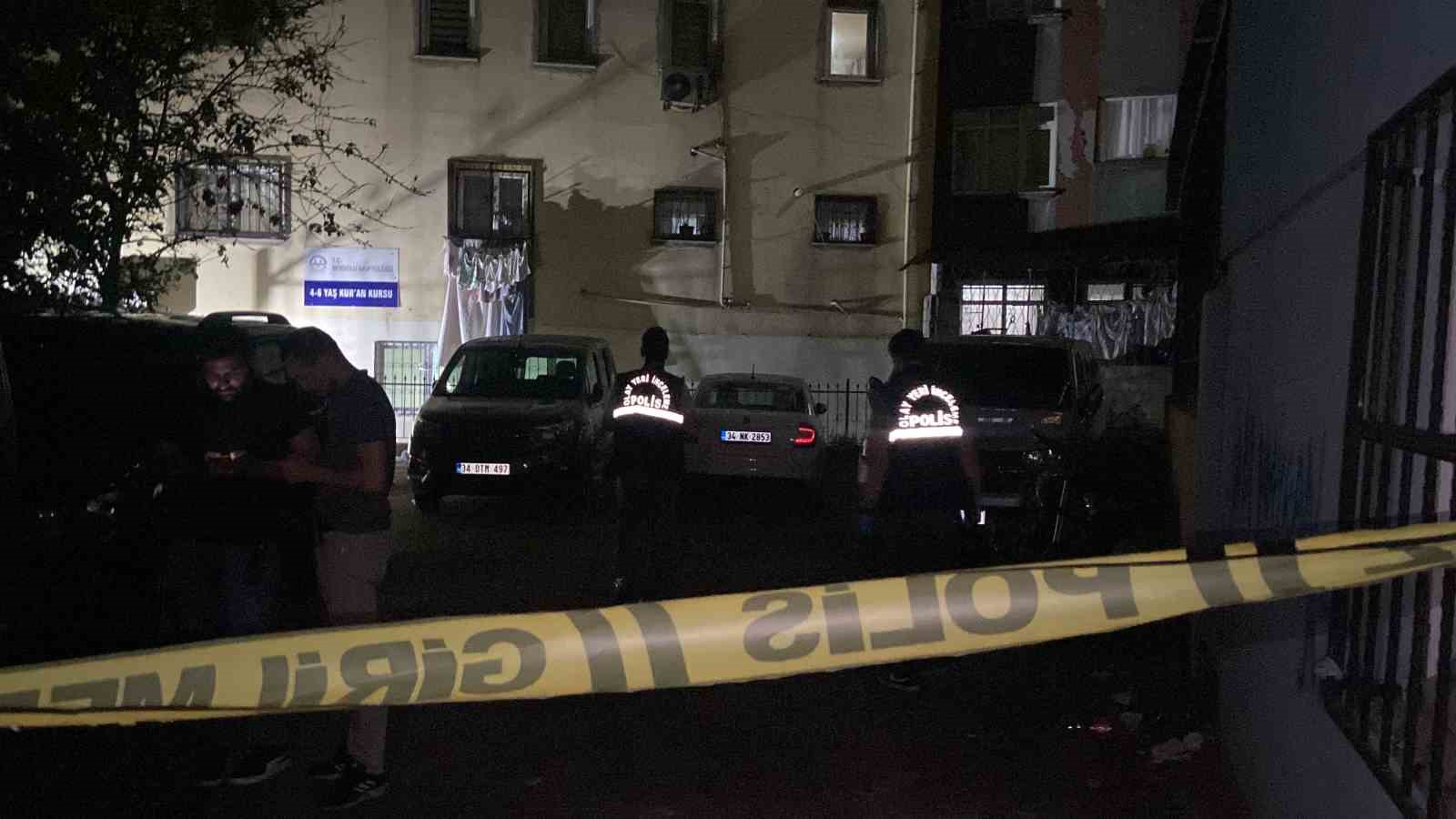 BEYOĞLU’NDA SEBEBİ BİLİNMEYEN PATLAMA PANİĞE NEDEN OLDU
