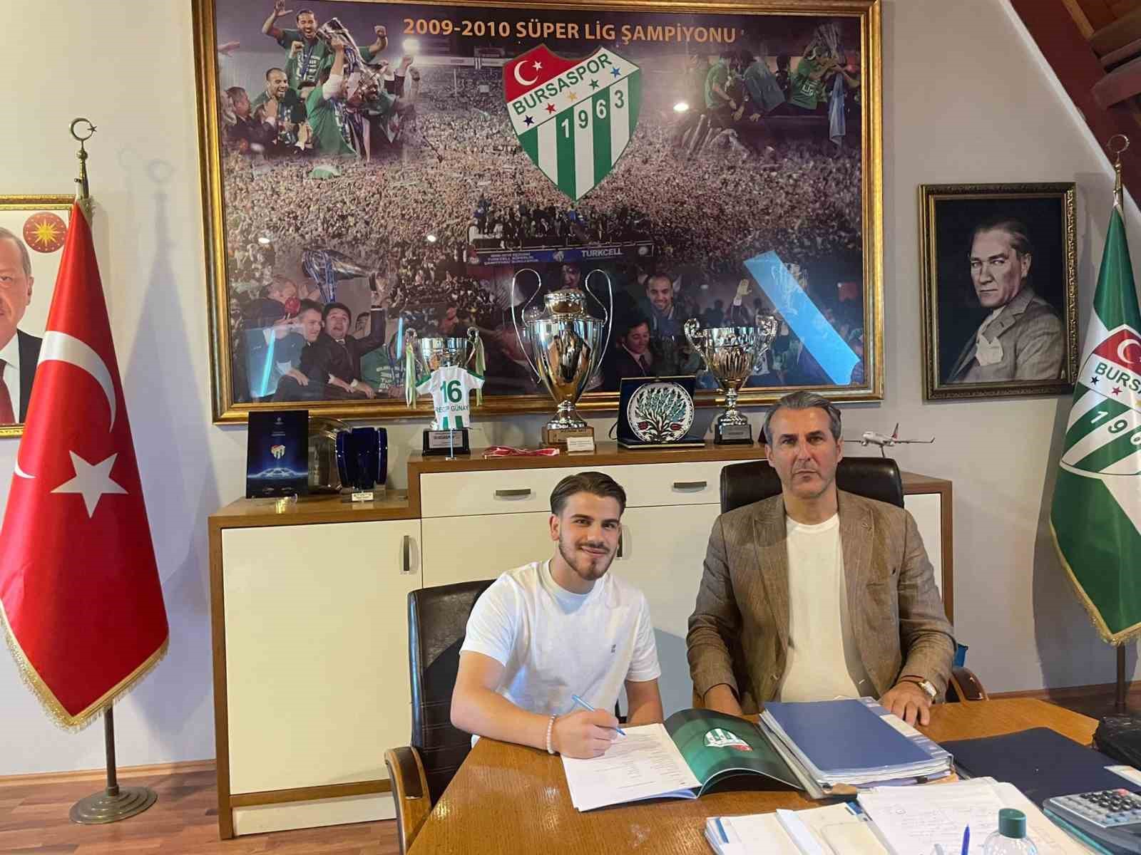BİLAL GÜNEY, BURSASPOR'LA 1+1 SÖZLEŞME İMZALADI.
