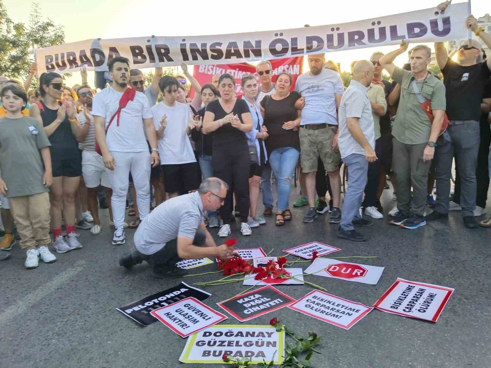 BİSİKLETLİLER ÖLEN ARKADAŞLARI İÇİN EYLEM YAPTILAR