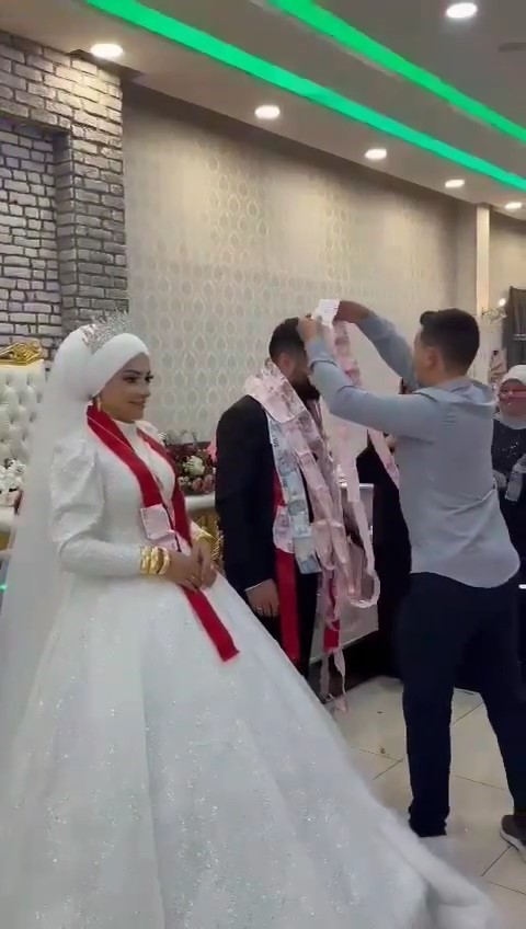 BURSA’DA RECEP VE GÜLFİDAN ÇİFTİNİN DÜĞÜNÜNDE ARKADAŞLARI TARAFINDAN TAKILAN 45