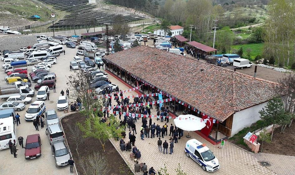 BURSA'NIN BÜYÜKORHAN İLÇESİNDE 400 YILDIR HAFTADA BİR KEZ PİŞEN KAVURMA