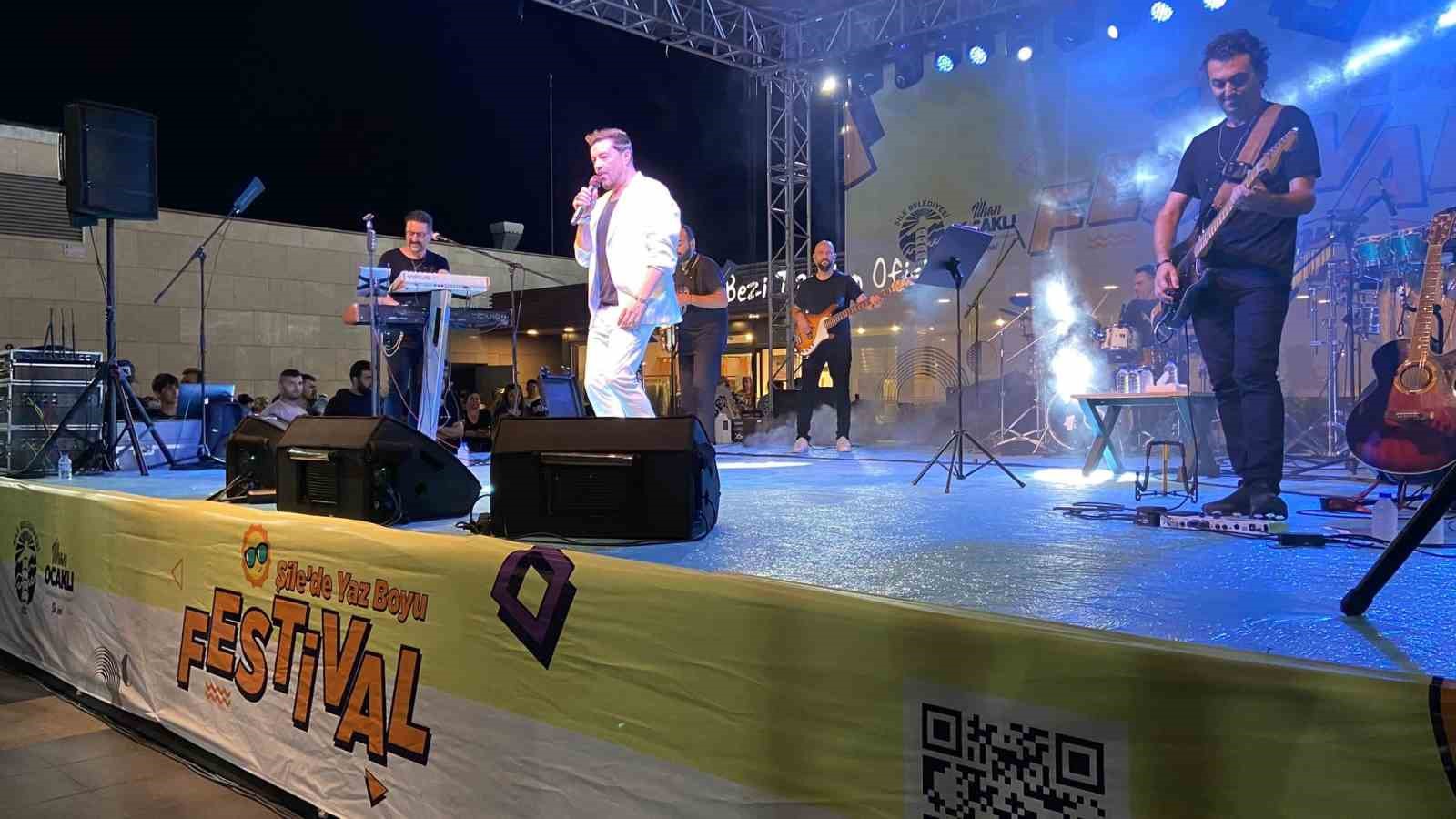 BURAK KUT ŞİLELİLERİ ŞARKILARIYLA COŞTURDU