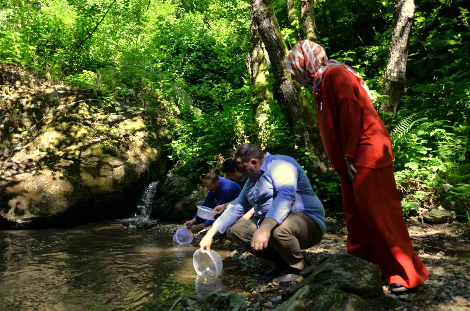 BURSA’NIN DERELERİNE 9 BİN ADET ALABALIK SALIMI YAPILDI.