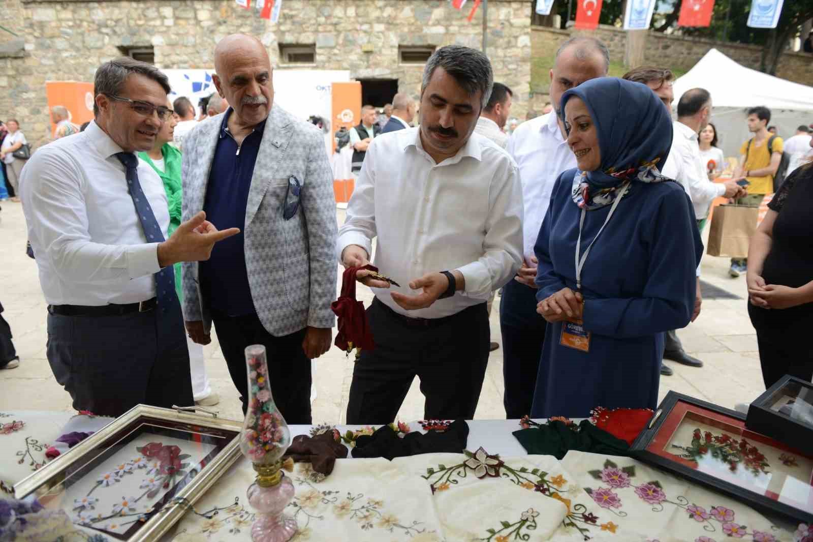 BURSA YILDIRIM’DA MARİFETLİ KADINLARIN EL EMEĞİ GÖZ NURU ÜRÜNLERİ İÇİN