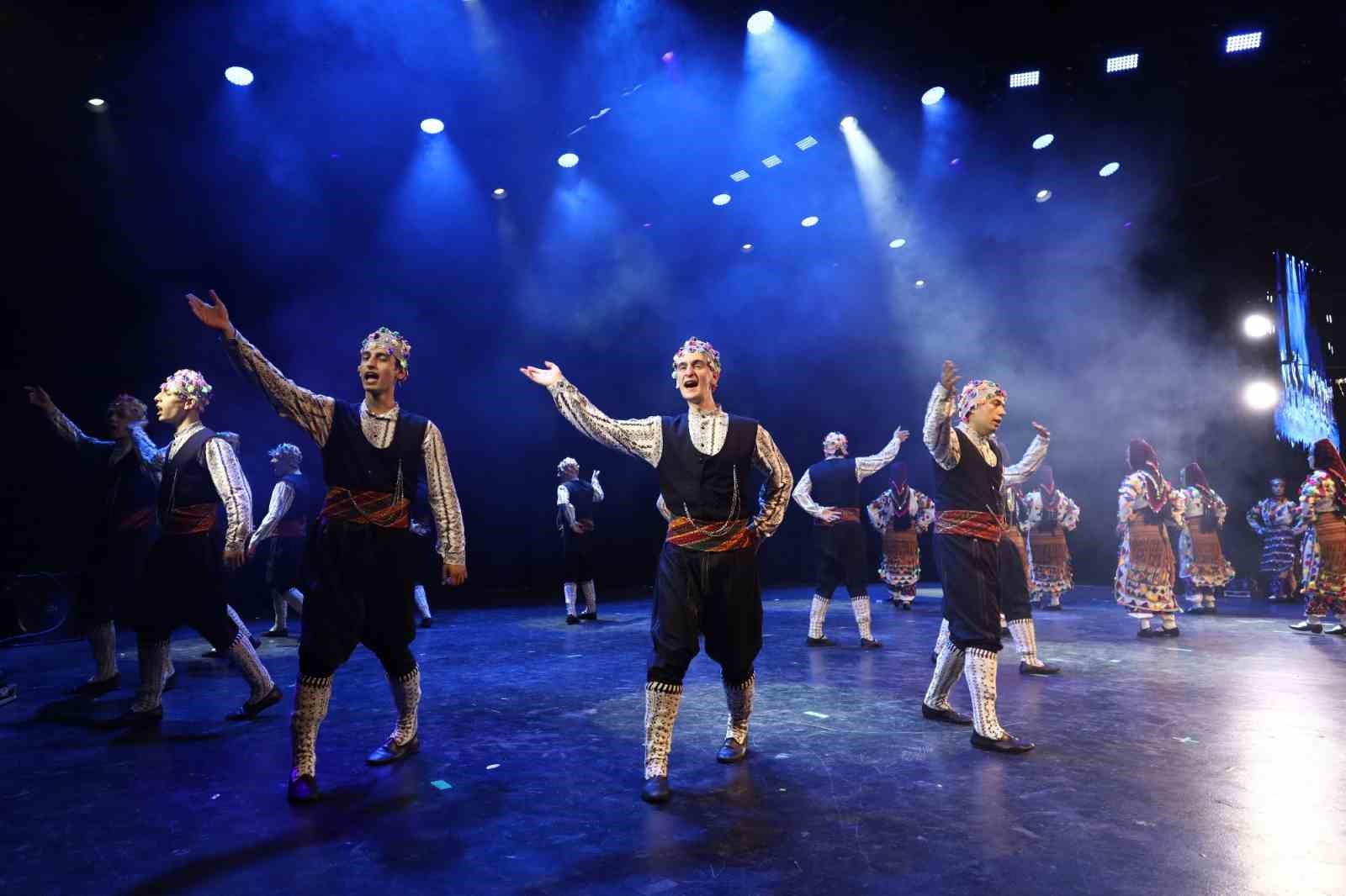 TÜRKİYE’NİN KÖKLÜ FOLKLOR GÖSTERİ EKİPLERİNDEN KARAGÖZ HALK DANSLARI TOPLULUĞU, BURSA