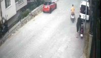 BURSA’NIN MUDANYA İLÇESİNDE MOTOSİKLET HIRSIZLARI GÜVENLİK KAMERASINA YAKALANDI. POLİSİN YAPTIĞI