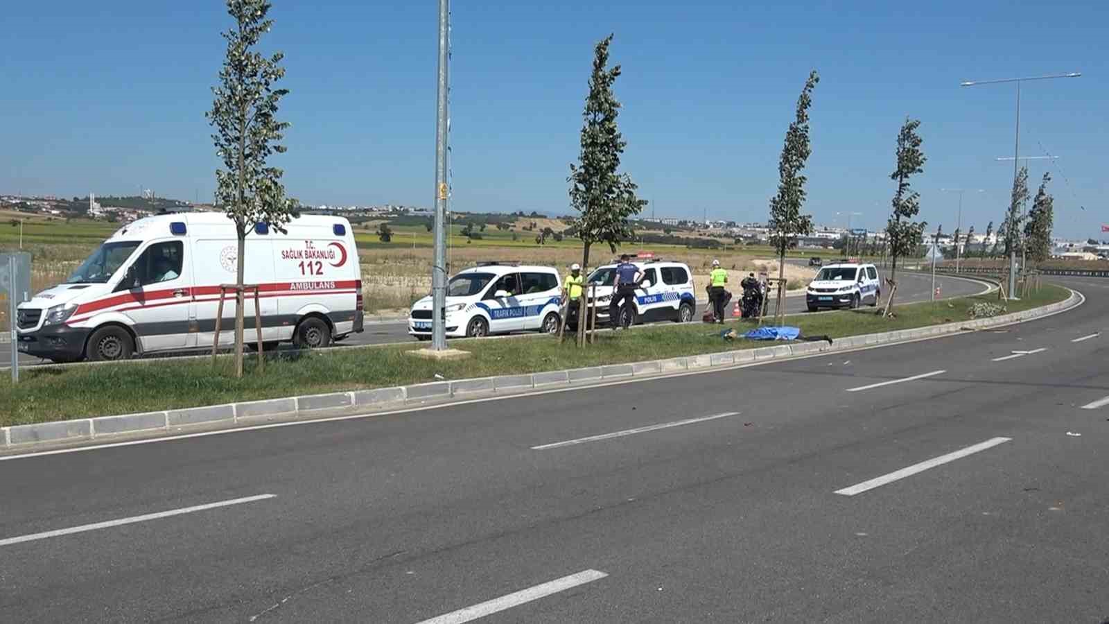 BURSA’DA MOTOSİKLETİYLE DİREKSİYON HAKİMİYETİNİ KAYBEDEN SÜRÜCÜ FECİ ŞEKİLDE CAN VERDİ.